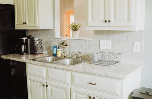 Perry House | Sweet Magnolia Mid-Term Stay! We are pet and family friendly!