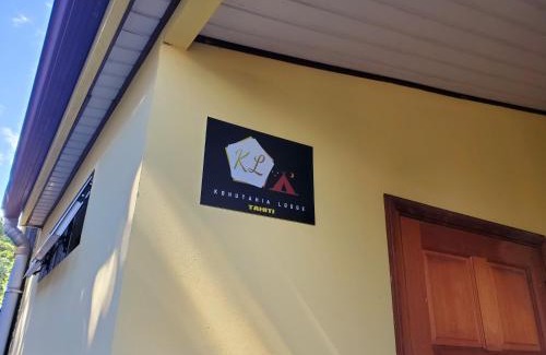 Faaa Bed & Breakfast | Sweet Mini Dortoir sur notre terrasse couverte pour vos transits entre deux vols by Kohutahia Lodge, 7 min by car to airport and town