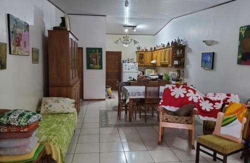 Faaa Bed & Breakfast | Sweet Mini Dortoir sur notre terrasse couverte pour vos transits entre deux vols by Kohutahia Lodge, 7 min by car to airport and town