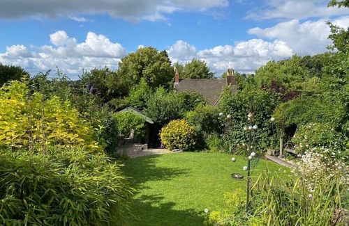 Frome House | Sweet Modern Country Cottage with Garden