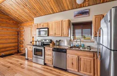 Michigan Hill Cabin | Sweet MTN Cabin 2bedroom 2bath picturesque views