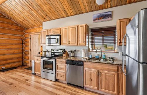 Michigan Hill House | Sweet MTN Cabin 2bedroom 2bath picturesque views