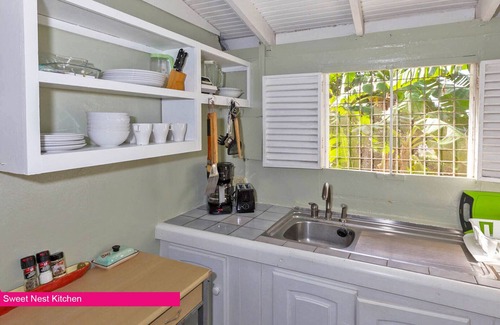 Black Rock Cottage | Sweet Nest Cottage, with full kitchen & private deck
