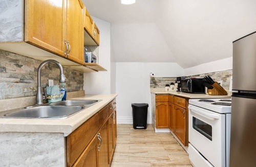 Winnipeg Apartment | Sweet one bedroom suite in the heart of the city ! Unique Apartment