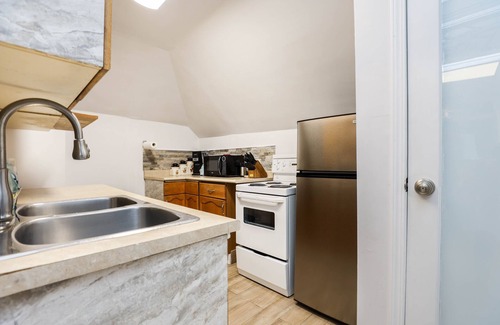 Winnipeg Apartment | Sweet one bedroom suite in the heart of the city ! Unique Apartment