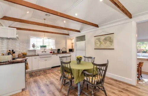 Loomis House | Sweet Pea’s Cottage: 45mins to the SNOW! Dog Friendly. 3bed/2bath
