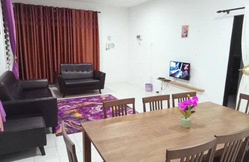 Gambang House | Sweet Purple Homestay Gambang Jaya