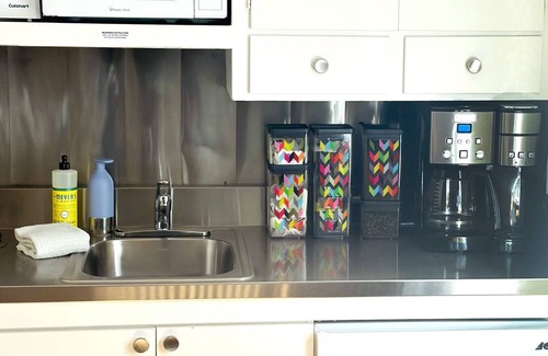 Los Olivos Apartment | Sweet Queen Retreat in Downtown Los Olivos.