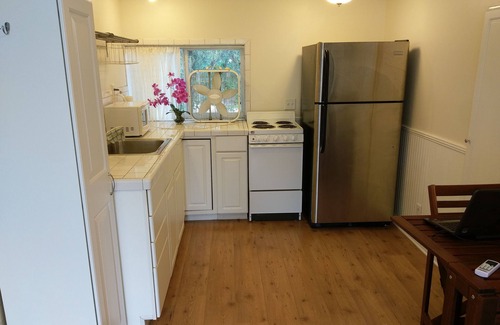 Eustis House | Sweet Quiet upstairs efficiency cottage overlooking a lake!