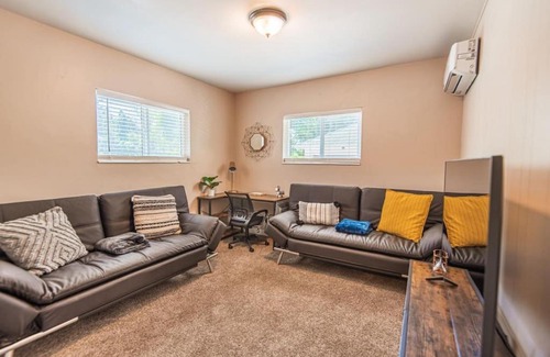 Ogden House | Sweet Retreat 1BR Apt Perfect For Ski Trips