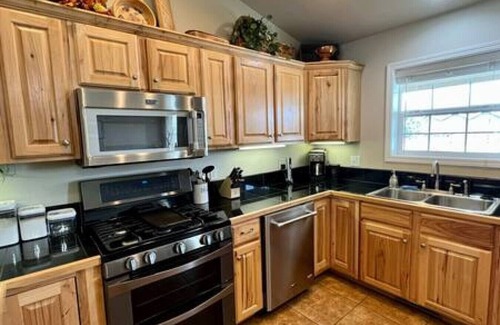 Baker City House | Sweet Retreat, Cozy! 3 Brdm, 2 Bath Home, Local Golfing 50% Off