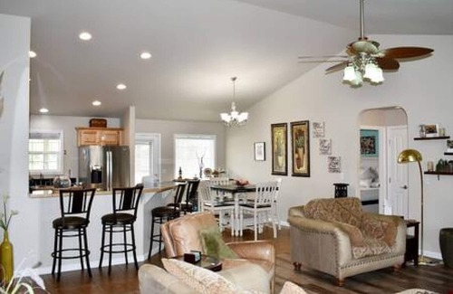 Baker City House | Sweet Retreat, Cozy! 3 Brdm, 2 Bath Home, Local Golfing 50% Off
