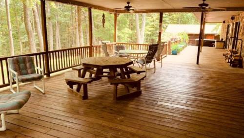 Hico House | Sweet Retreat: Lodge and Event Venue