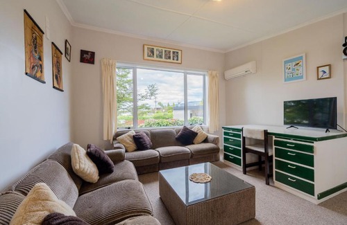 Te Anau House | Sweet Retreat - Te Anau Holiday Home