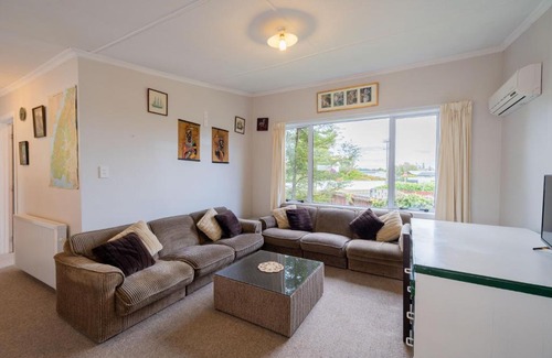 Te Anau House | Sweet Retreat - Te Anau Holiday Home