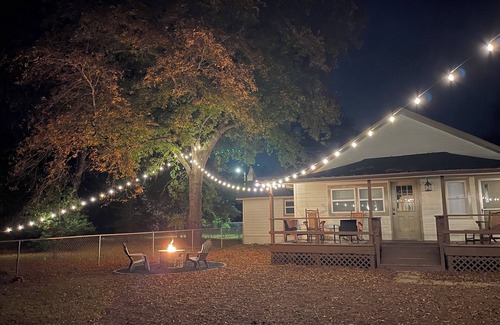 Southern Pines House | Sweet Retreat w/Fire Pit, Near Downtown & Golf