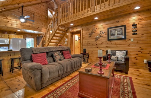 Blue Ridge Cabin | Sweet Serenity: Enchanting creek-front retreat, pet-friendly, with firepit, WiFi, excellent fishing, and scenic hiking trails for unforgettable tranquility