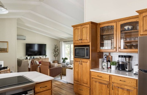 Suttons Bay House | Sweet Shady Lane - Wine Country