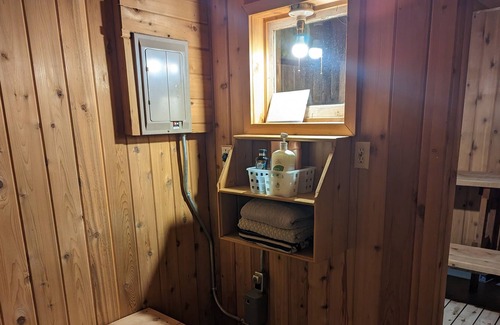 White Pine House | Sweet, Spacious Sauna Retreat