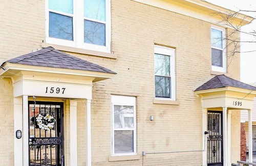 Vollintine-Evergreen House | Sweet Stay- Charming two bedroom Townhouse in Midtown Memphis.