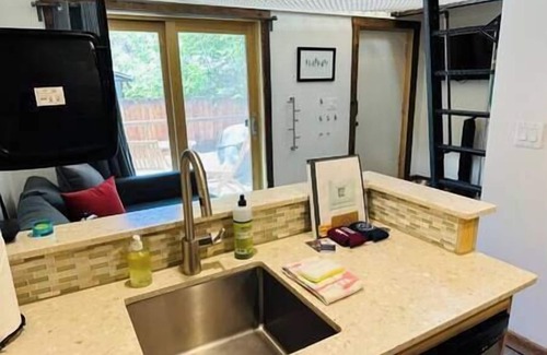 Old Bend House | Sweet Studio 1/2 mile Downtown & Old Mill District