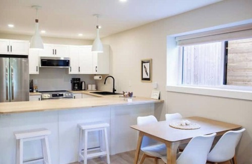 Regional District of Nanaimo House | Sweet Suite by the Sea - Nanaimo, BCnn