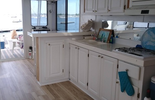 Ocean Drive Boat Rental | Sweet summer escape on Newport Harbor