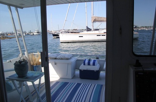 Ocean Drive Boat Rental | Sweet summer escape on Newport Harbor