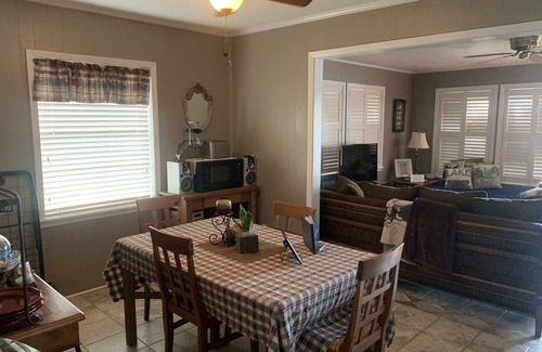 Van Zandt County Cabin | Sweet summertime dates at Lake Side Cabin