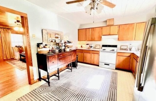 Cullman Cottage | Sweet Tea Cottage-Cullman-4mi. to Cullman Christkndlmarkt