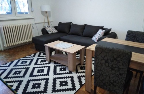 Vozdovac Apartment | Sweet urban apartment for max 4 Pet friendly, free public parking