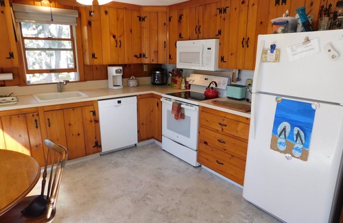 Indian Neck Heights House | Sweet Vacation Rental Near the Bay (1901)