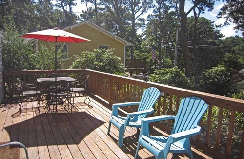 Indian Neck Heights House | Sweet Vacation Rental Near the Bay (1901)