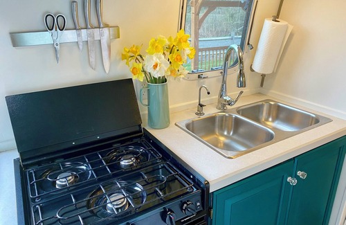 Hector House | Sweet Vintage Airstream in FLX Wine Country
