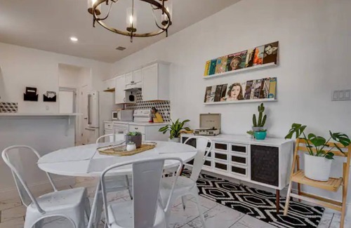 Lockhart House | Sweet Virginia - beautiful, clean home in Lockhart