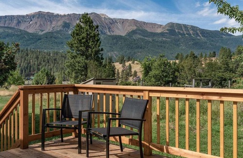Joseph House | Sweet Wallowa Lake cabin at the Wahluna Terrace Retreat