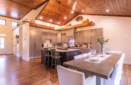 Butler House | Sweet Water Estate - luxury lakefront with slip, Watauga Lake