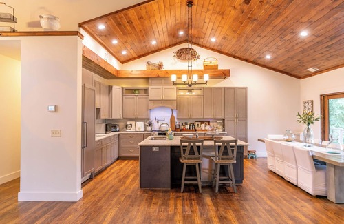 Butler House | Sweet Water Estate - luxury lakefront with slip, Watauga Lake