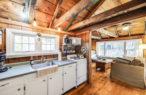 Eastham House | Sweetbriar ~ Charming Cape Cottage ~ Dog-Friendly!
