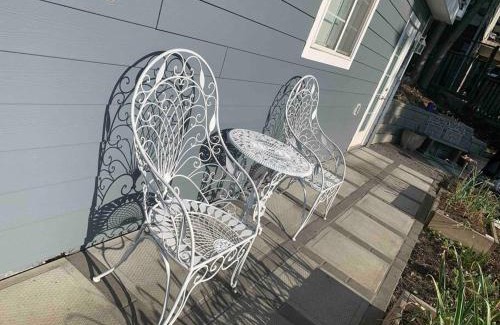 Salmon Arm Apartment | Sweetest Suite Downtown