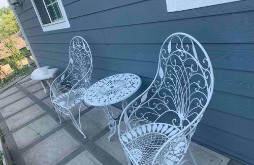 Salmon Arm Apartment | Sweetest Suite Downtown