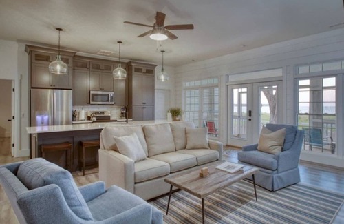 Melrose on the Beach House | Sweetgum Cottage: Oceanfront Elegance