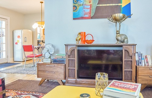 Loveland House | Sweetheart City Sanctuary - Pets Friendly!