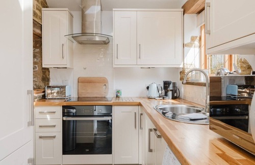 Sibford Gower Cottage | Sweetheart Cottage - Cosy 2 Bedroom in The Cotswolds