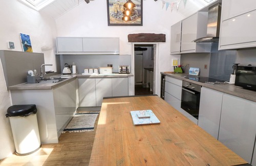Dinas Cottage | SWEETHOLME, pet friendly, country holiday cottage in Trefor