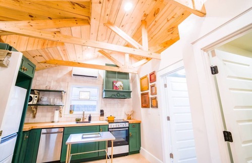 Cullman House | SweetSuiteCullman-couples retreat Cottage downtown blcks from warehouse district