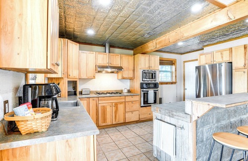 Sweetwater House | Sweetwater Lake House w/Covered Patio!