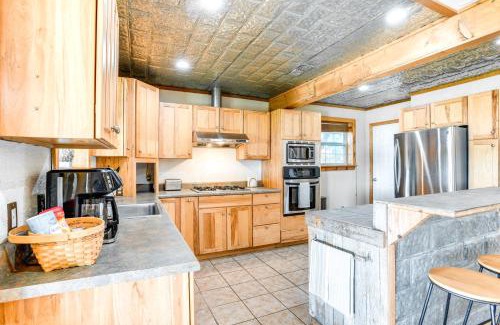 Sweetwater House | Sweetwater Lake House with Covered Patio!