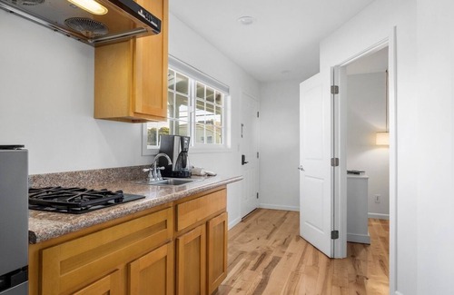 Eastside Santa Cruz Hotel | Swell House Two Bedroom Suite 8