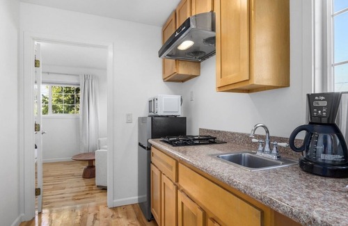 Eastside Santa Cruz Hotel | Swell House Two Bedroom Suite 8